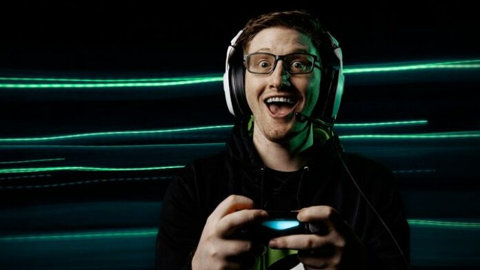 ‎CoD legend wears gaming glasses