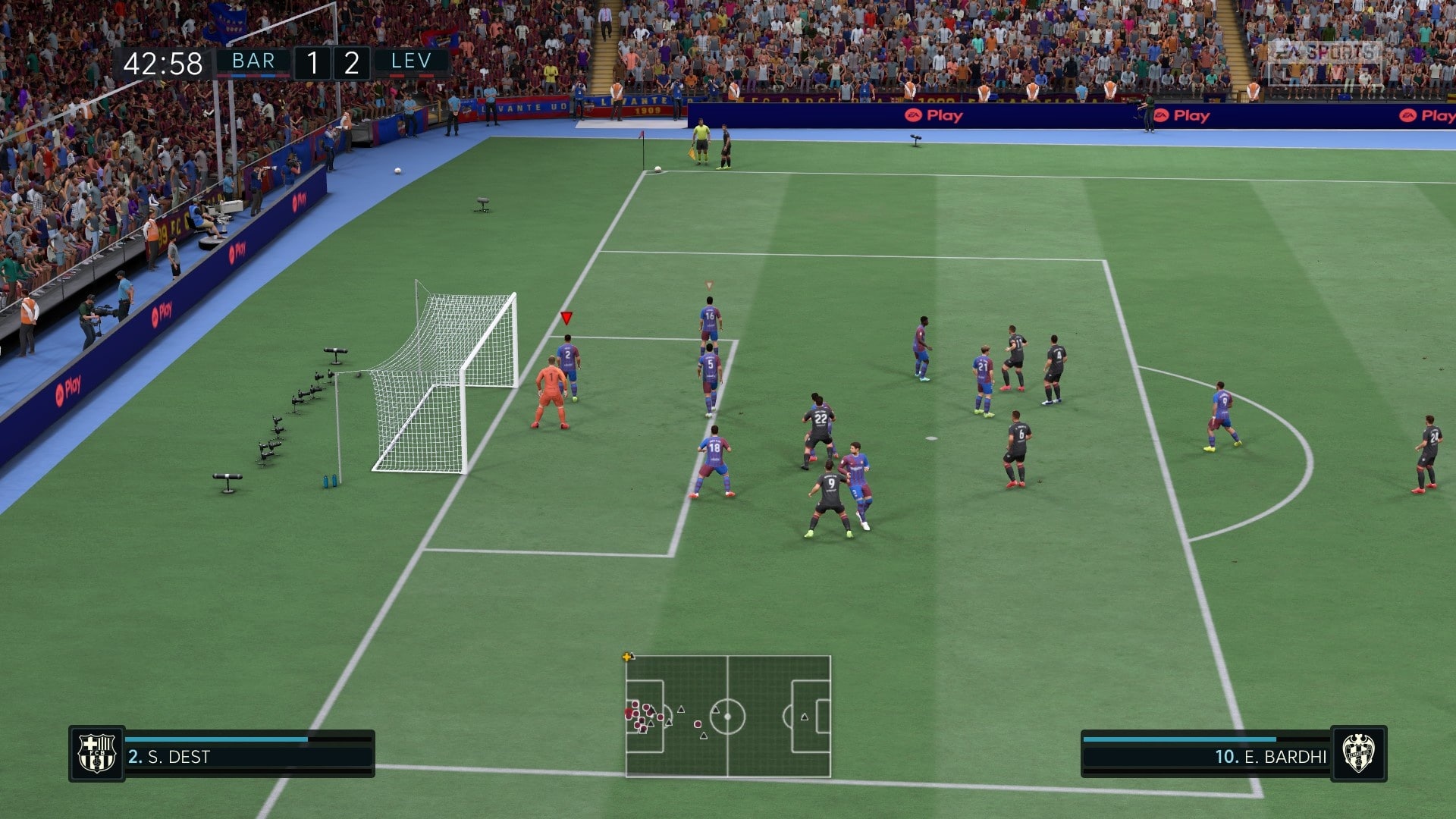 Corner kick in a Spanish league game: crowd and boards look decent in the PC version, but the turf looks like a flat texture from the game perspective.