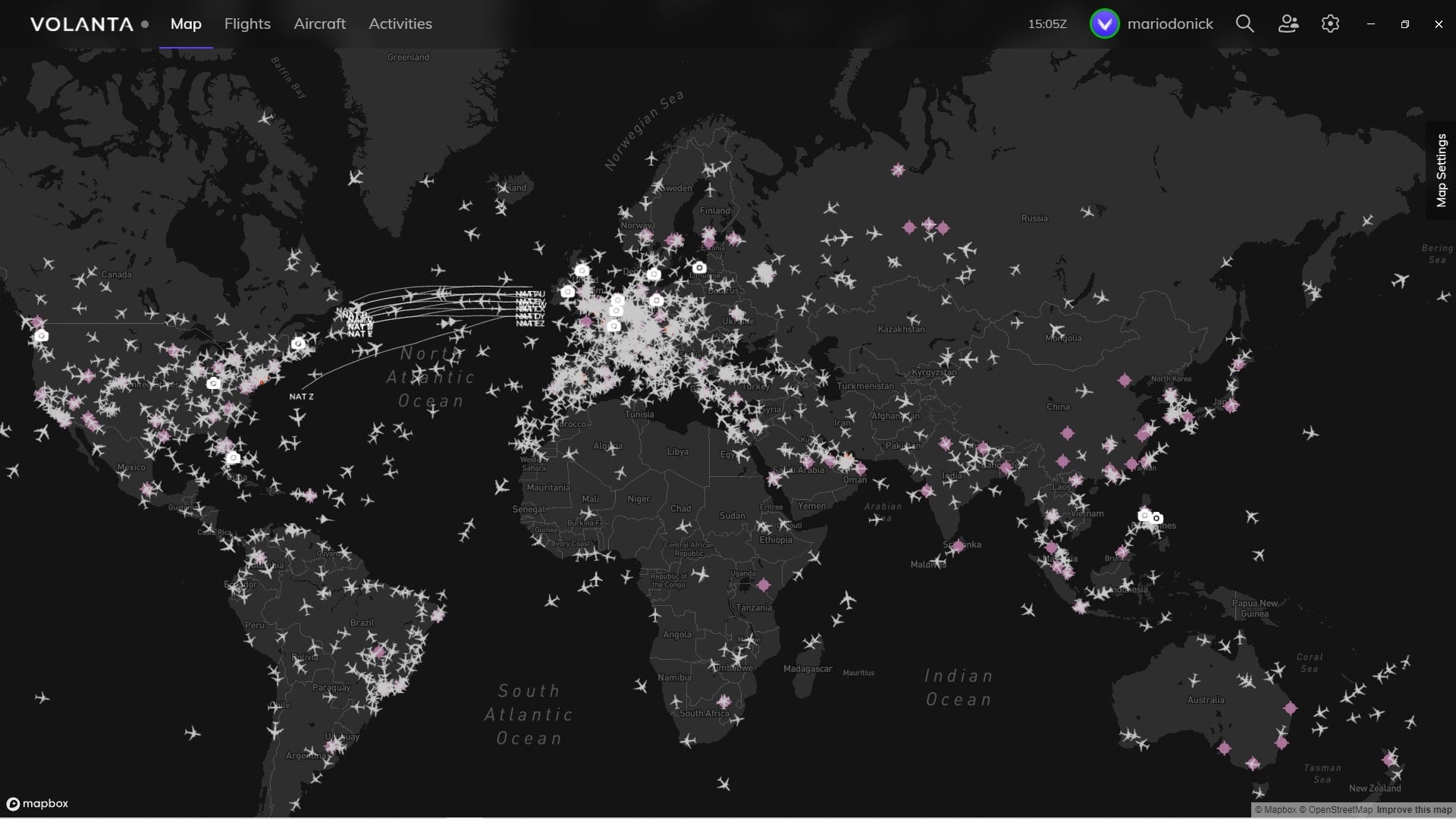 Letová simulace je mrtvá? Ne, pokud se podíváte na Volantu. Volanta je online nástroj pro sledování letů, který funguje podobně jako FlightAware a FlightRadar24. Kromě letů sledovaných přímo společností Volanta zobrazuje program také letový provoz z online sítí, jako jsou VATSIM, IVAO a PilotEdge.