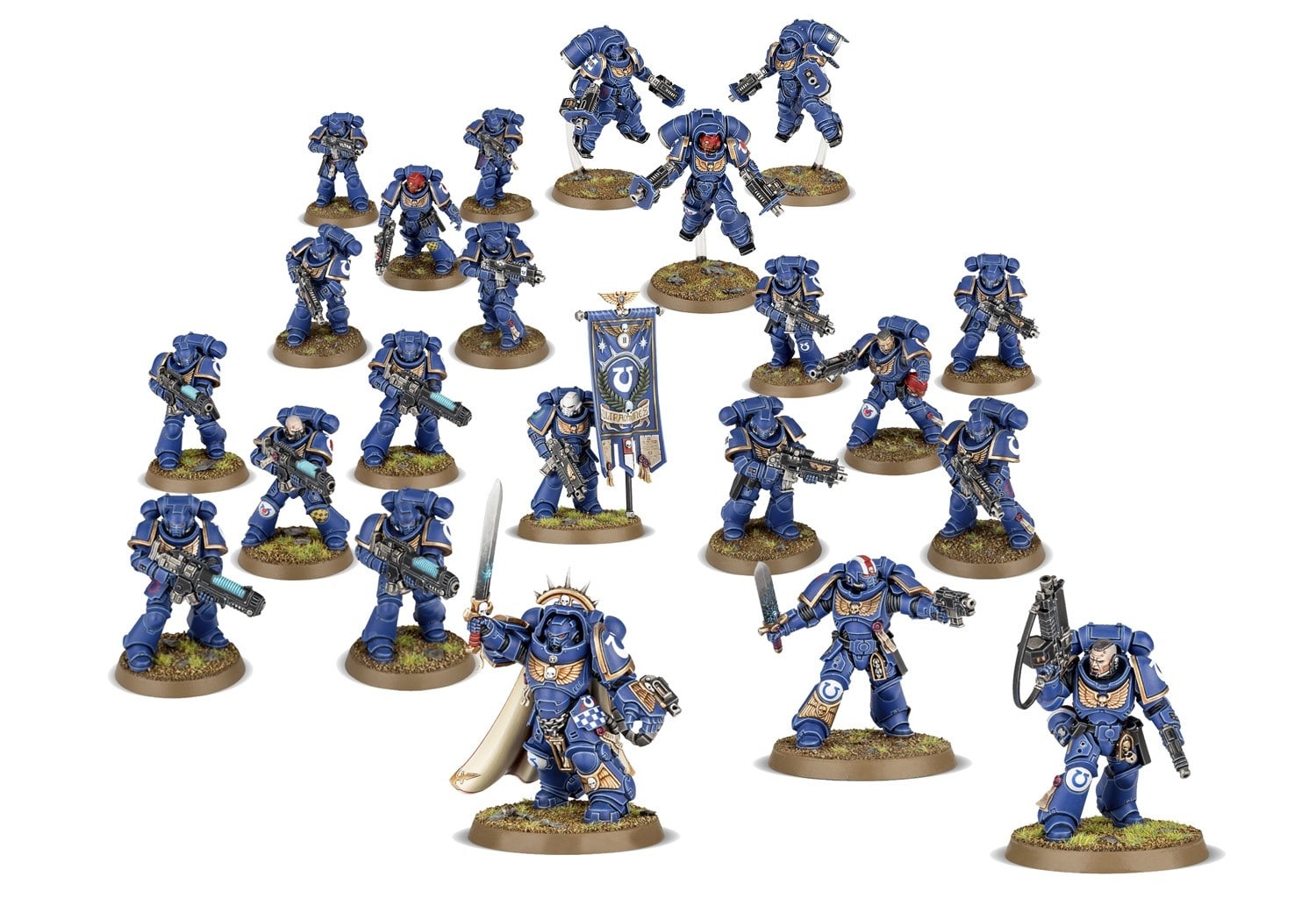 (Tout a commencé avec des miniatures : Les Ultramarines, facilement reconnaissables à leur armure bleue, sont l'un des ordres de Space Marine les plus connus)