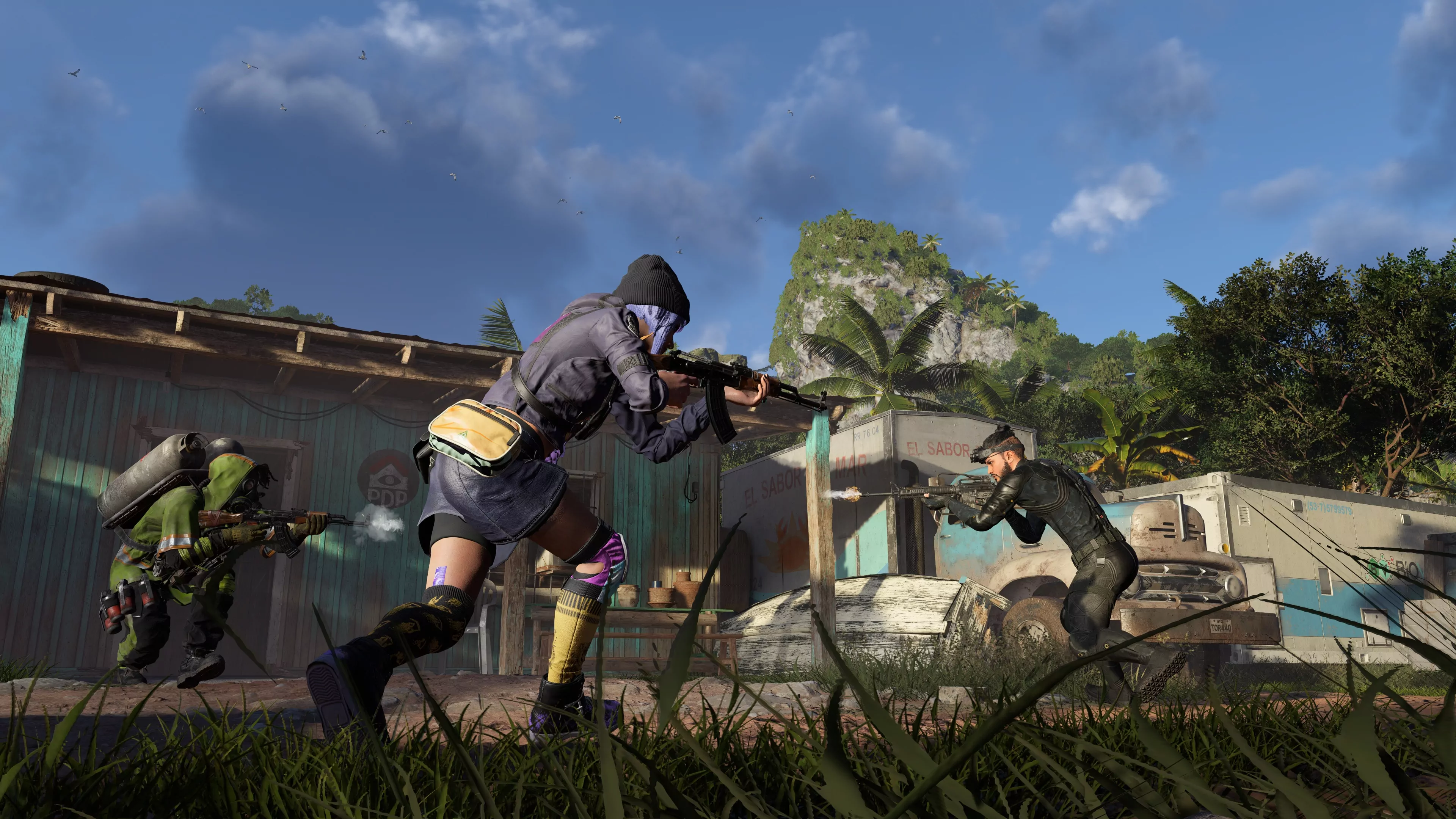 (In escort mode, your team must always play together to succeed.)