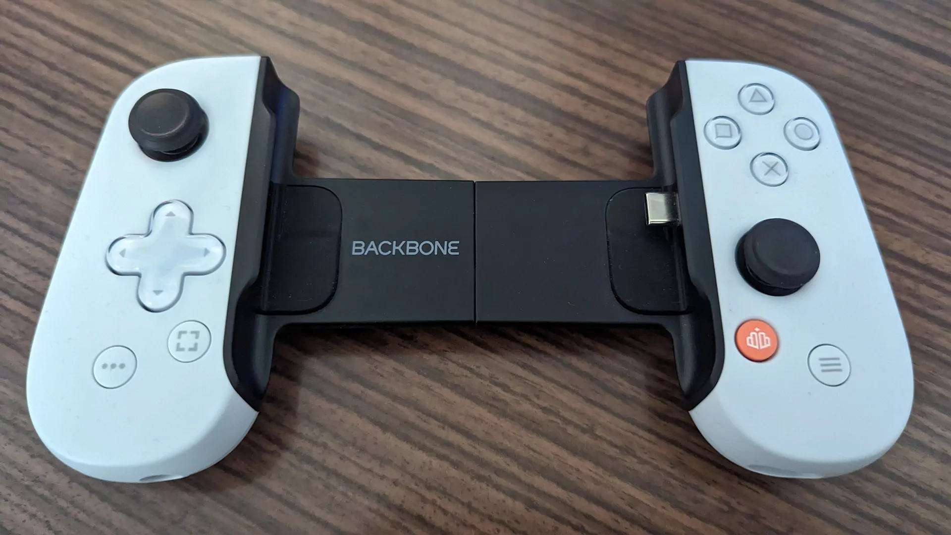 (Гръбнакът за Android в дизайна на Playstation.)